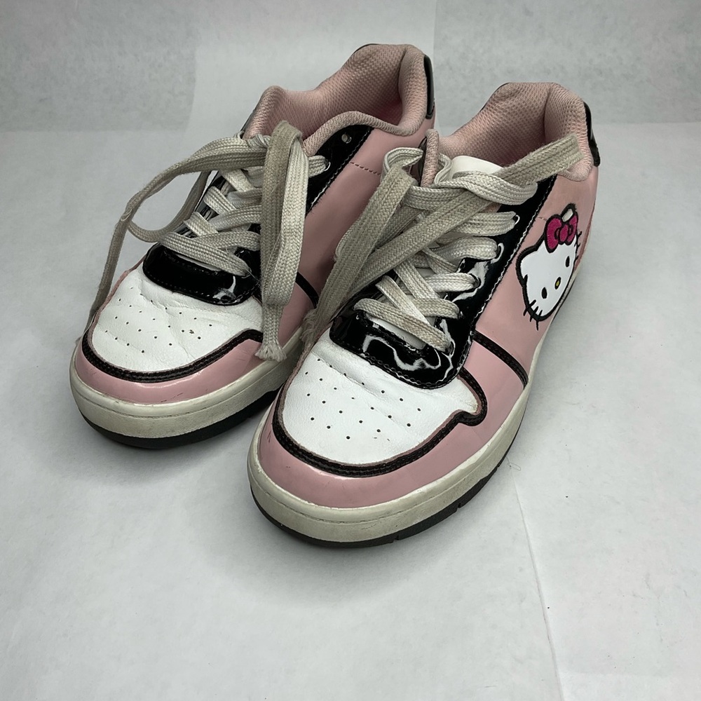 Hello Kitty Sneakers Womens Size 6 Pink, White, Black. With Kitty Logo.